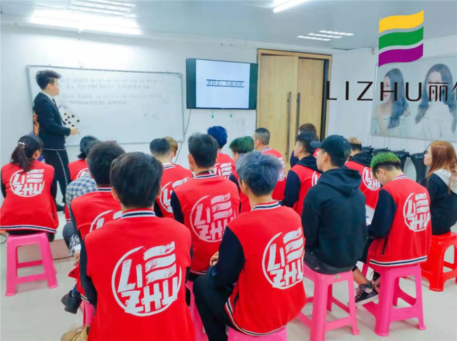南寧麗竹美發(fā)課堂：當(dāng)你們享受的時候，別人在奔跑