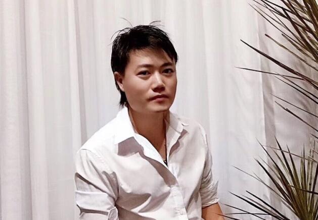 是真的很愛美發(fā)這行，才會投入大把時間和金錢