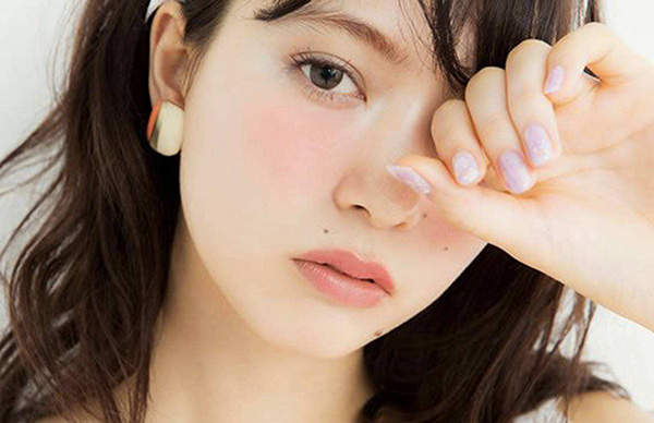 “剛睡醒妝”化妝教程，無(wú)辜又性感