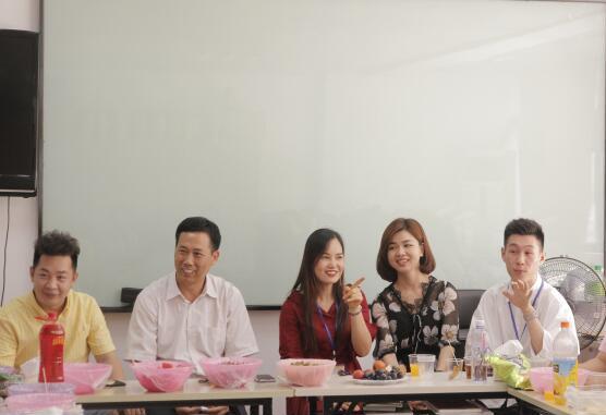 南寧美容學(xué)校：美容分享會，感謝總在別離時