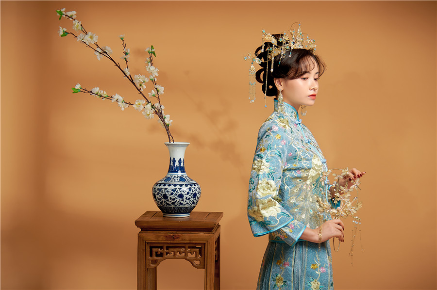 中國(guó)藍(lán)秀禾新娘造型