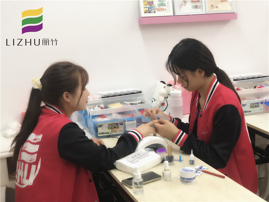 看了這份甲教程，會知道南寧美甲學校哪家好