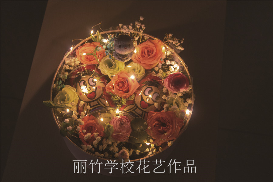 東西插花教程對比，南寧花藝學習為你剖析
