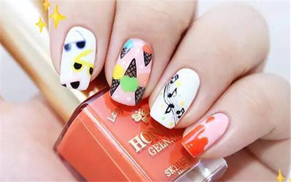學(xué)習(xí)冰淇淋美甲教程，和廣西人氣高的美甲學(xué)校過(guò)夏天