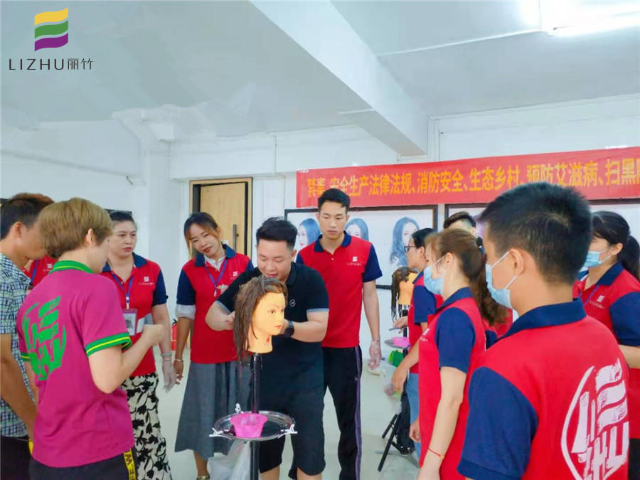 南寧專業(yè)的美發(fā)學(xué)校有哪些？來麗竹學(xué)校看看