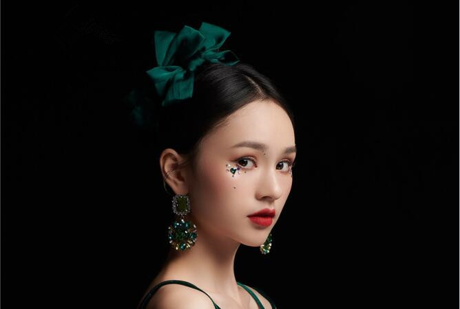 南寧彩妝培訓學校作品：紅毯妝容造型