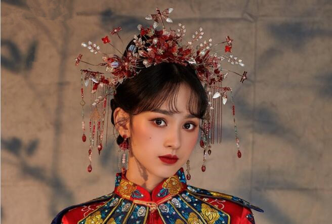 中式新娘造型，用實(shí)力證明南寧學(xué)化妝哪家好