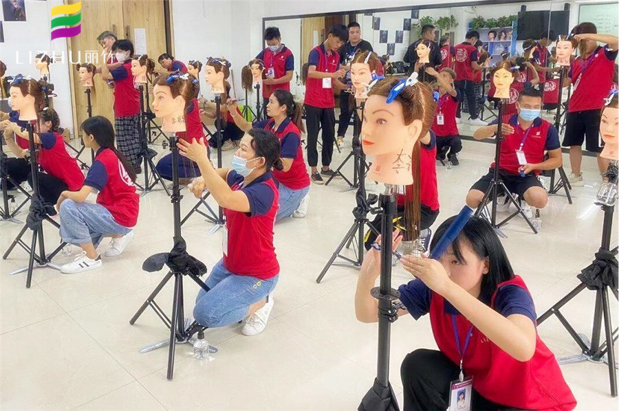 想知道美發(fā)水平線修剪技巧？來廣西美發(fā)學?？纯?>
								
								<span id=
