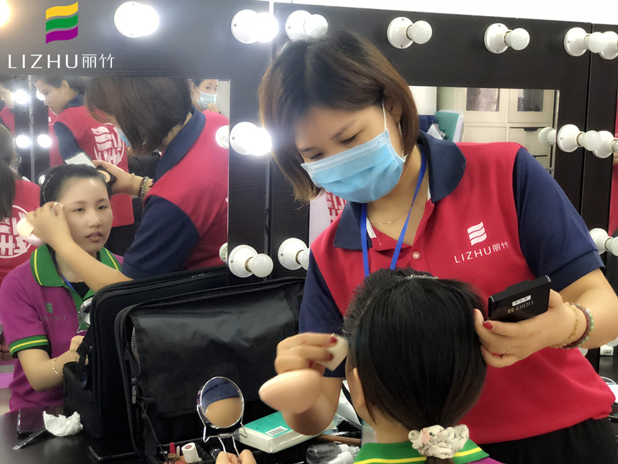 廣西美妝學(xué)校辯證：化妝對皮膚的傷害很大嗎？