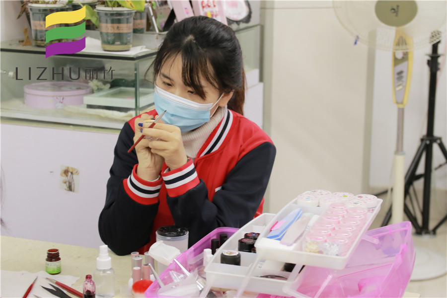 南寧美甲學(xué)校學(xué)子感言：因?yàn)閷?zhuān)業(yè)，所以我又“加報(bào)”了
