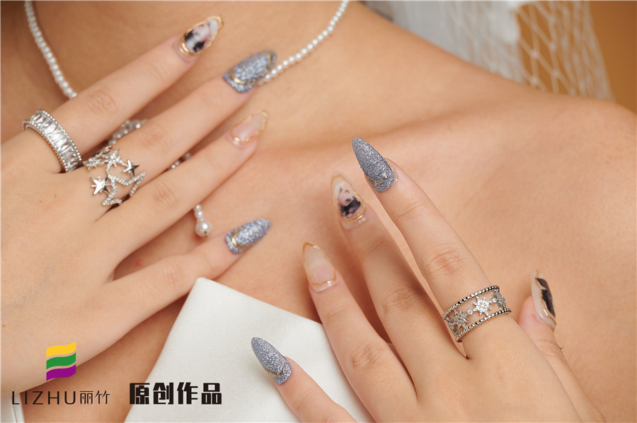 貼甲片能維持多久？廣西美甲基礎(chǔ)學(xué)校告訴你