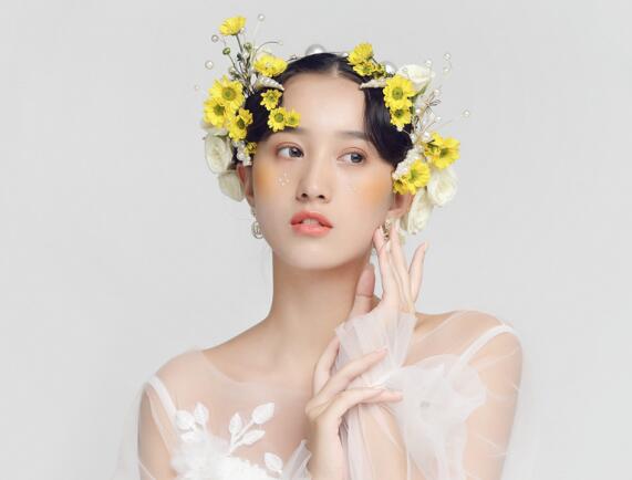 秋天適合哪種口紅色系？廣西專(zhuān)業(yè)化妝培訓(xùn)給你列清單