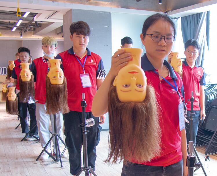 假頭如何梳理頭發(fā)？來(lái)廣西美發(fā)學(xué)習(xí)中心學(xué)習(xí)