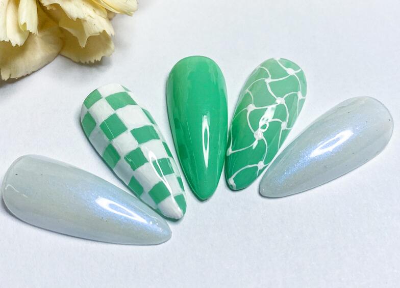 看棋盤美甲作品，知道廣西美甲學校哪家教學好