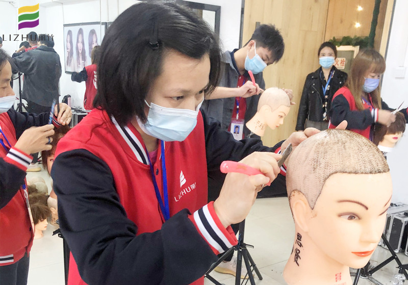 美發(fā)剃刀如何操作？廣西南寧美發(fā)培訓學校教你