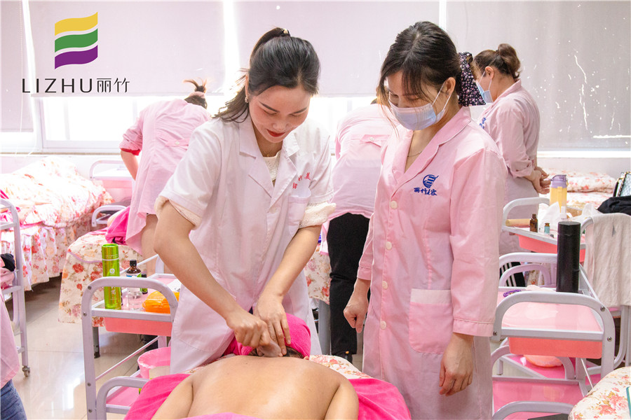 背部按摩知多少？廣西排名前十美容學(xué)校告訴你