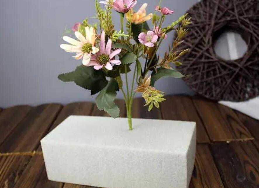 插花需要哪些材料？南寧婚慶花藝培訓(xùn)學(xué)校幫你盤(pán)點(diǎn)