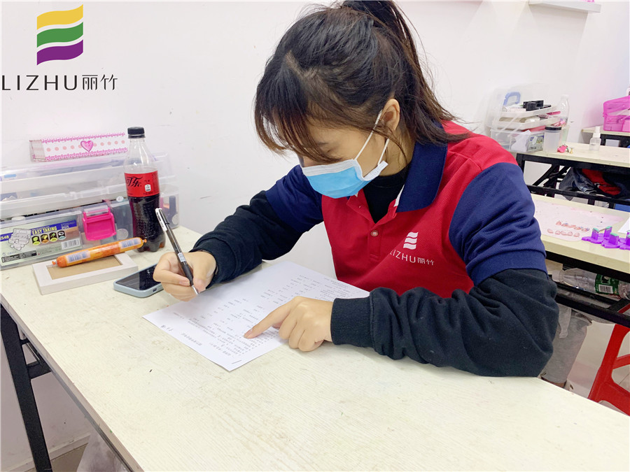 廣西美甲學(xué)校十大名校：學(xué)美甲為什么要重視理論？