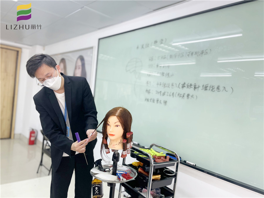 水波紋燙發(fā)實(shí)操，南寧美發(fā)職業(yè)培訓(xùn)
