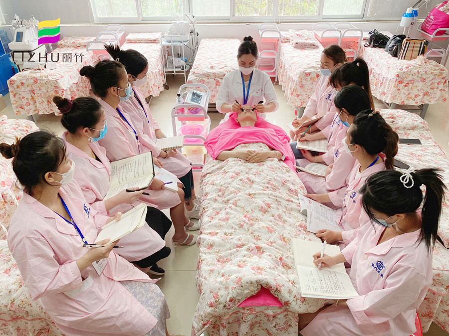 廣西美容理論知識：你為什么要眼部撥筋？