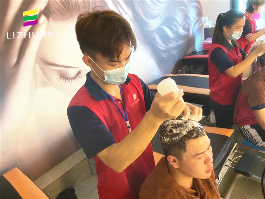 中式洗頭與泰式洗頭的不同，南寧美發(fā)洗頭學(xué)校專業(yè)解答