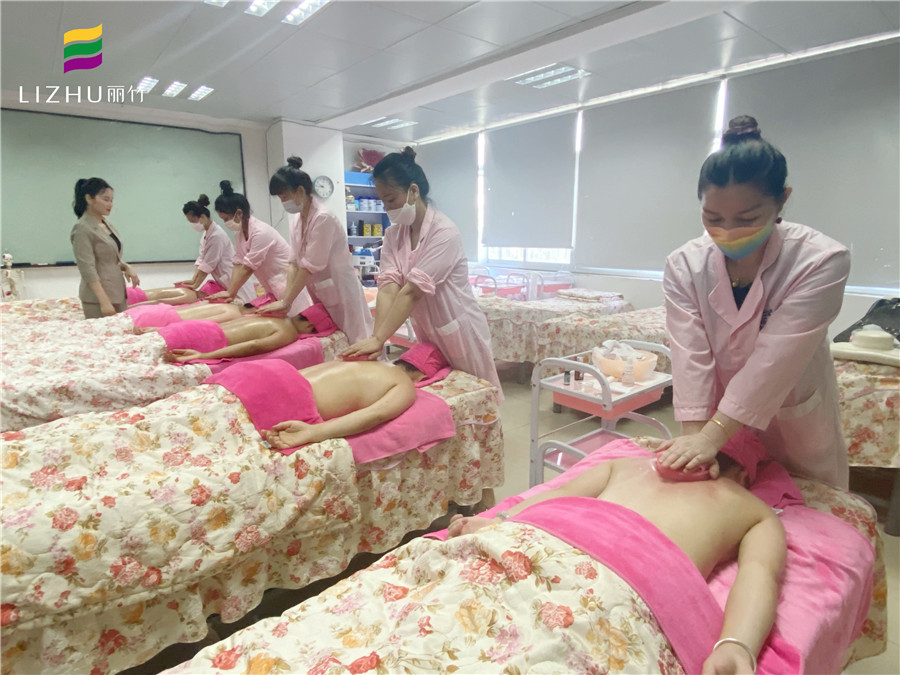 使用經絡刷的注意事項，南寧美容職業(yè)學校課堂分享