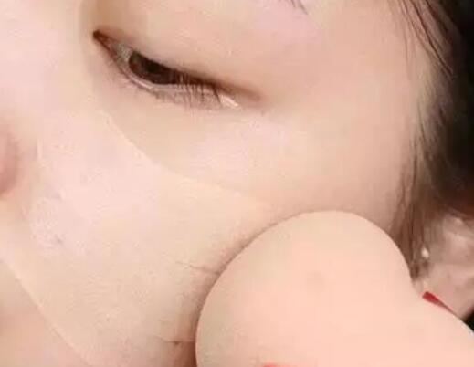 粉底液的正確存方法，南寧彩妝化妝培訓教你
