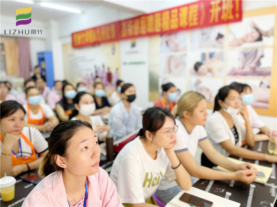 南寧紋繡培訓(xùn)學(xué)?！陡?級(jí)感眉眼唇精品課程》開班