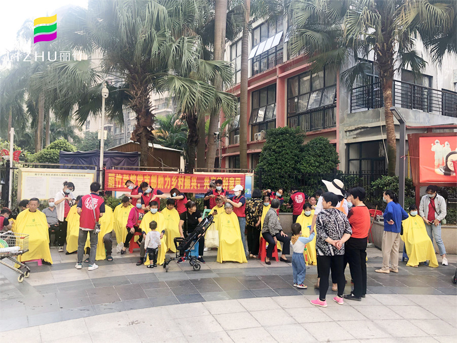 南寧美容美發(fā)學校公益活動，居民們連連稱贊