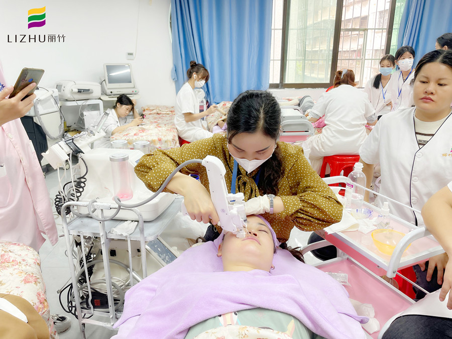 美容院該如何選擇美容儀器？廣西美容儀器培訓班教你