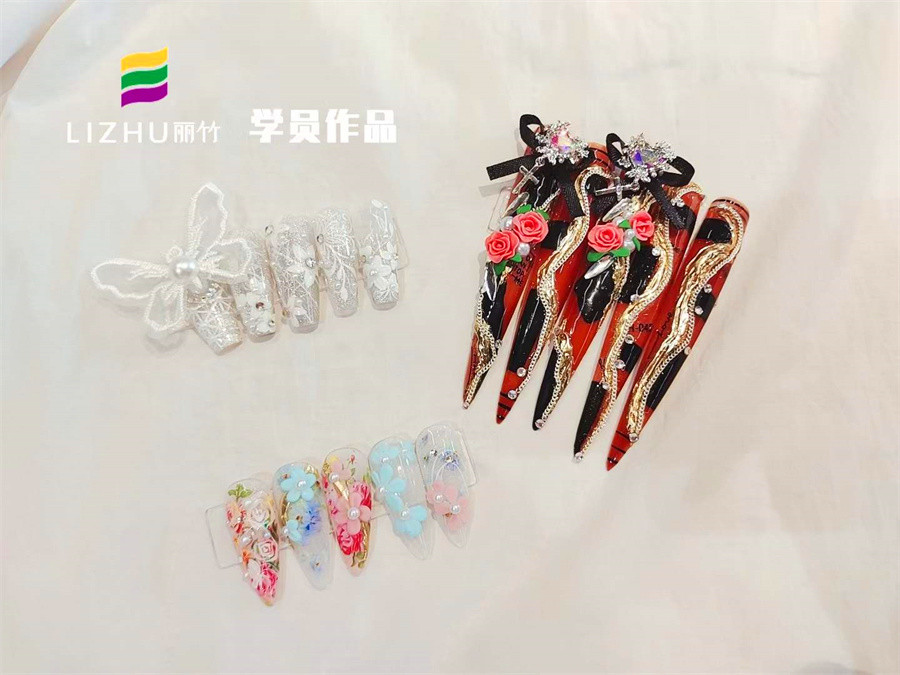 雕花設(shè)計(jì)美甲，廣西美甲課堂實(shí)訓(xùn)作品
