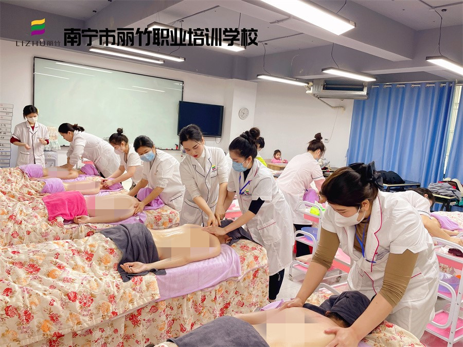 春季背部按摩的好處，廣西美容實訓(xùn)練習(xí)講解