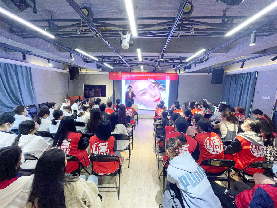 機(jī)器操作紋唇注意事項(xiàng)，一起學(xué)南寧紋繡培訓(xùn)師課程