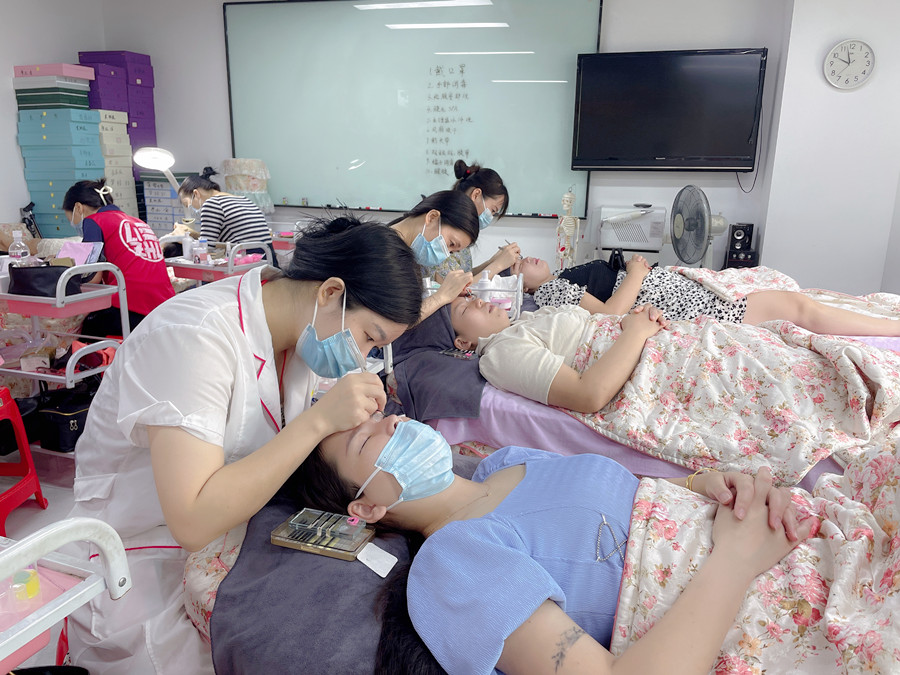 決定美睫密度與長(zhǎng)度的標(biāo)準(zhǔn)，南寧美甲美睫分享