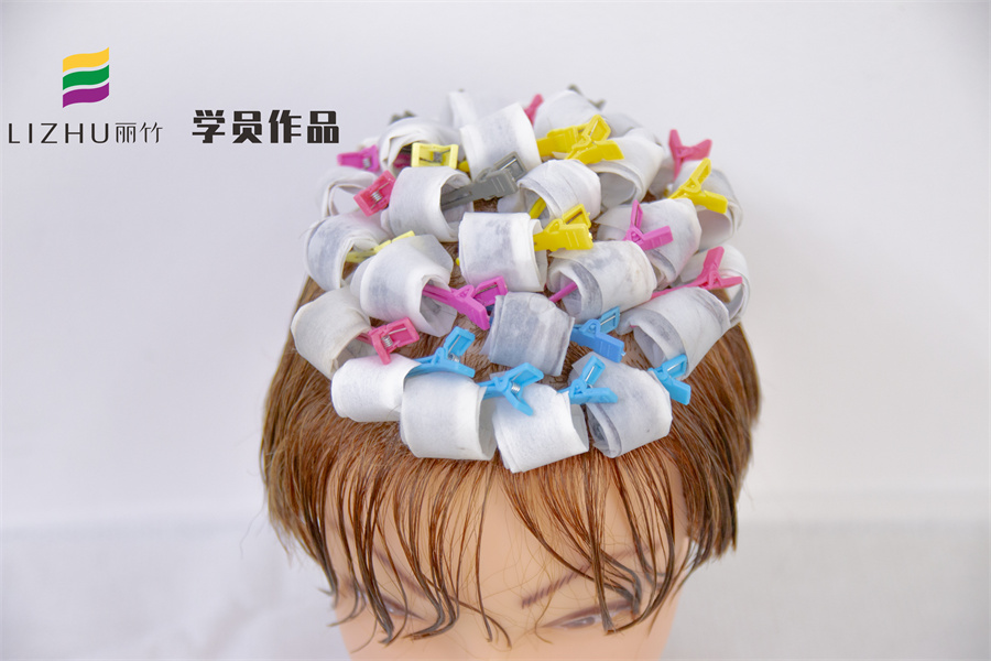 廣西燙發(fā)造型學(xué)校作品：錫紙燙、定位燙，包租婆卷筒造型
