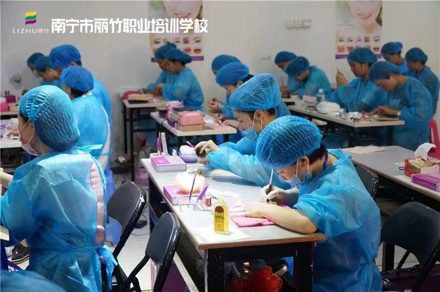 如何選擇紋繡學校？南寧紋繡學校教你