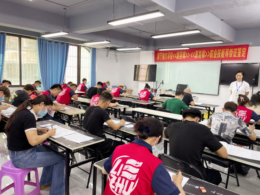 美發(fā)師證考試，麗竹學校一路高歌