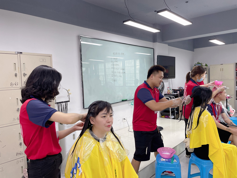 夏日染頭發(fā)后如何護(hù)理？廣西染發(fā)護(hù)發(fā)培訓(xùn)班分享技巧