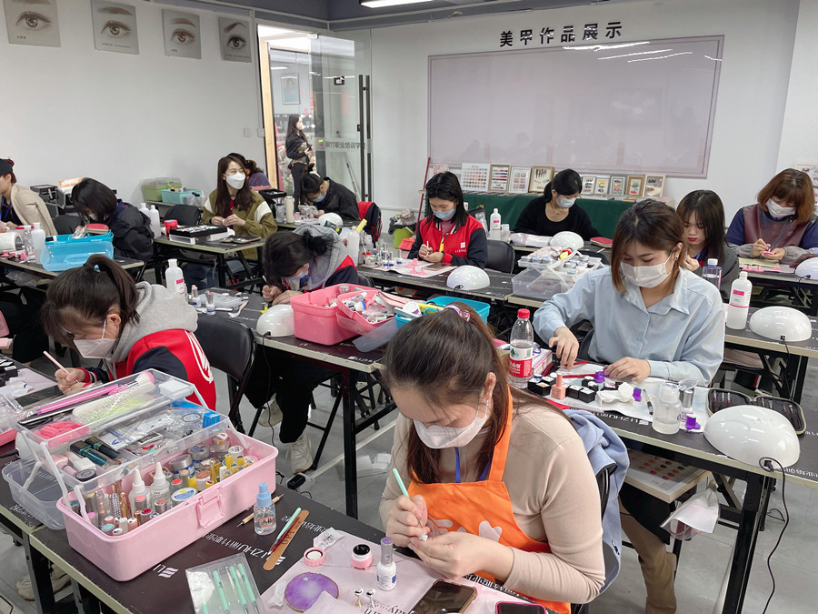 廣西美甲師：美甲磁鐵丟了怎么辦？