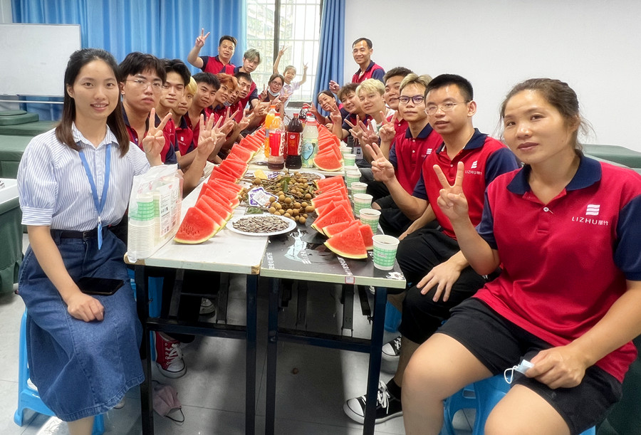 南寧美發(fā)學(xué)校畢業(yè)座談會(huì)，感念師恩