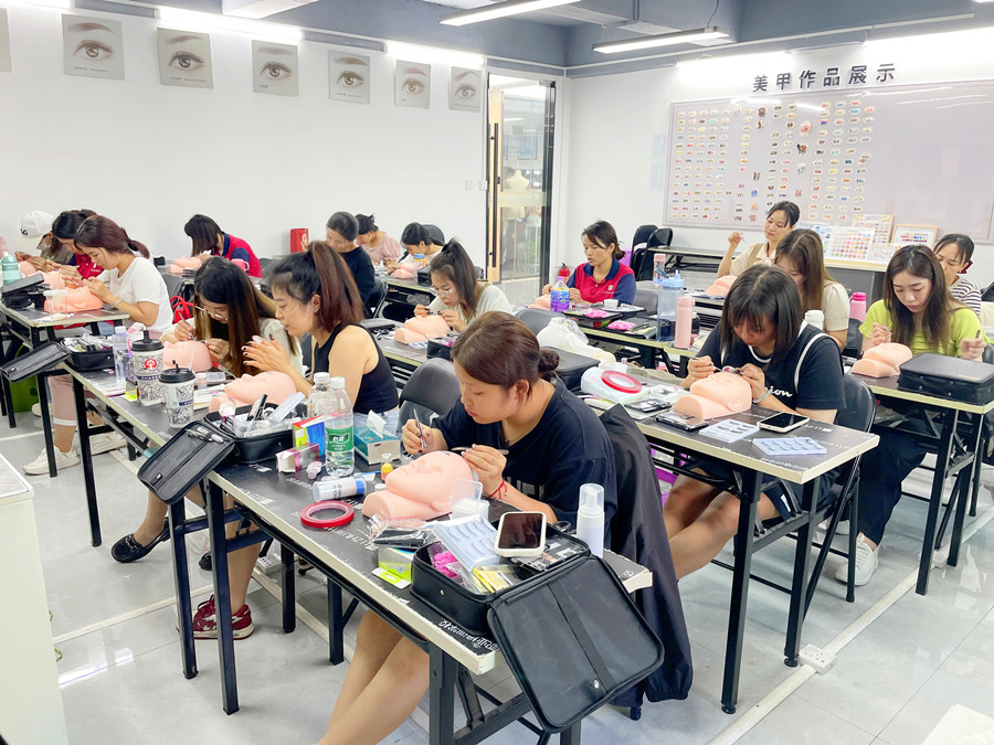 為什么要在假頭模練習(xí)美睫？廣西美睫培訓(xùn)課件解析