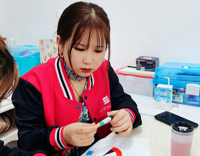 南寧美甲培訓班畢業(yè)學員感言：要常常聯系