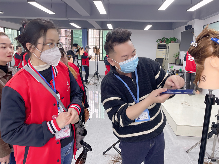 常見(jiàn)的長(zhǎng)發(fā)發(fā)尾修剪方式，廣西女士剪發(fā)教學(xué)