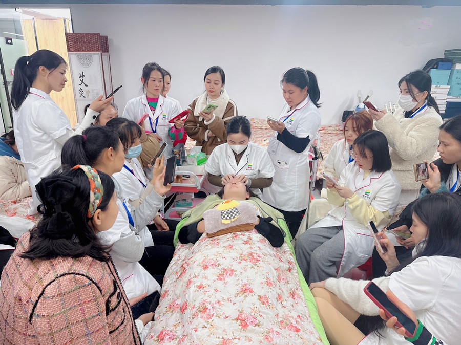 南寧頭療技師：為什么要經(jīng)絡(luò)梳梳頭？