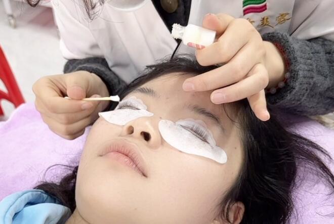 為什么建議你敷眼膜貼？?南寧美容院專業(yè)手法
