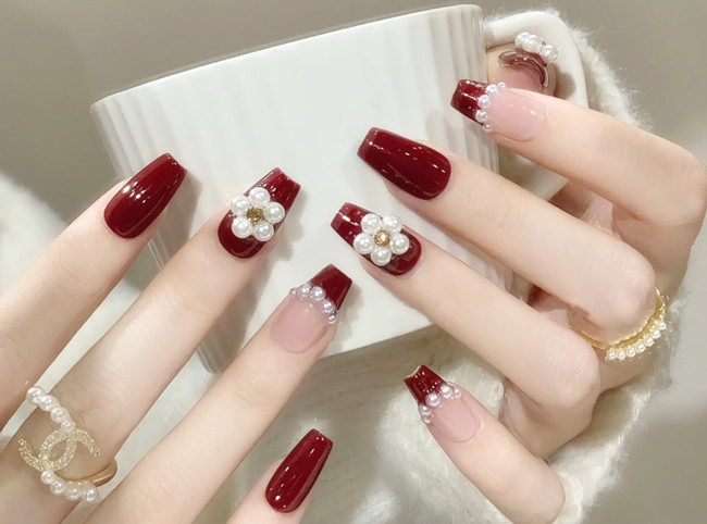 紅色新年美甲，美甲圖片2024新款式