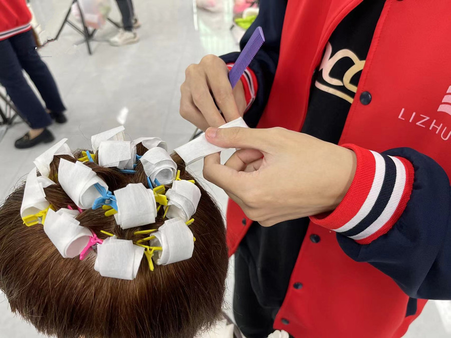 發(fā)根定位燙怎么操作？廣西燙染培訓(xùn)