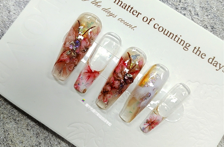 水彩花卉美甲,，廣西美甲學(xué)員培訓(xùn)班作品