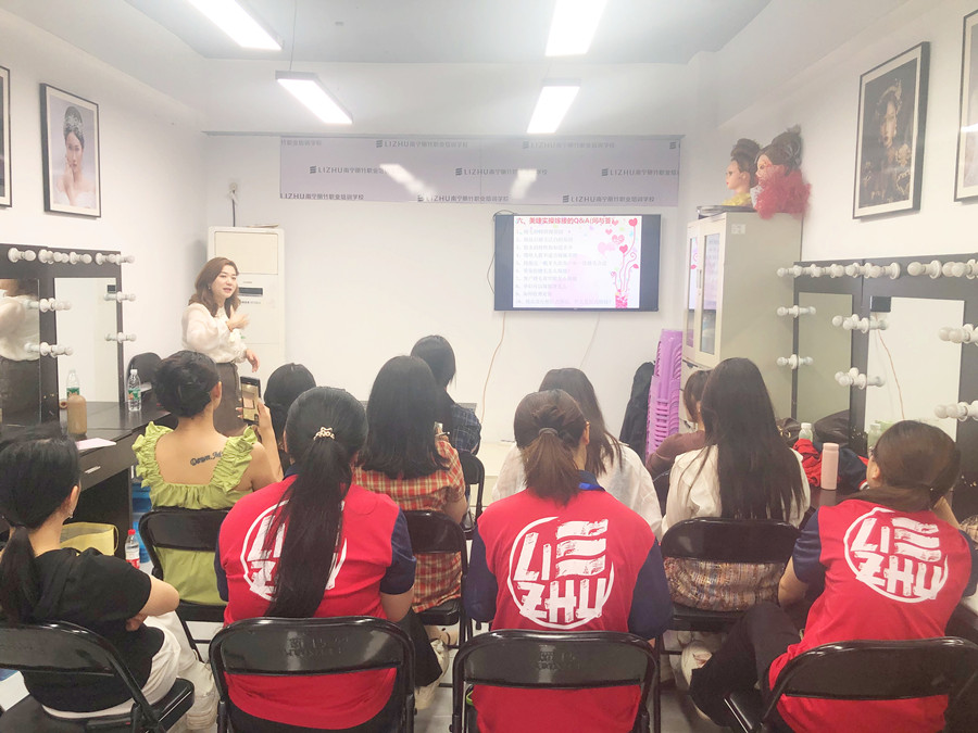 ?南寧美睫培訓(xùn)開班，3月27日如約而至
