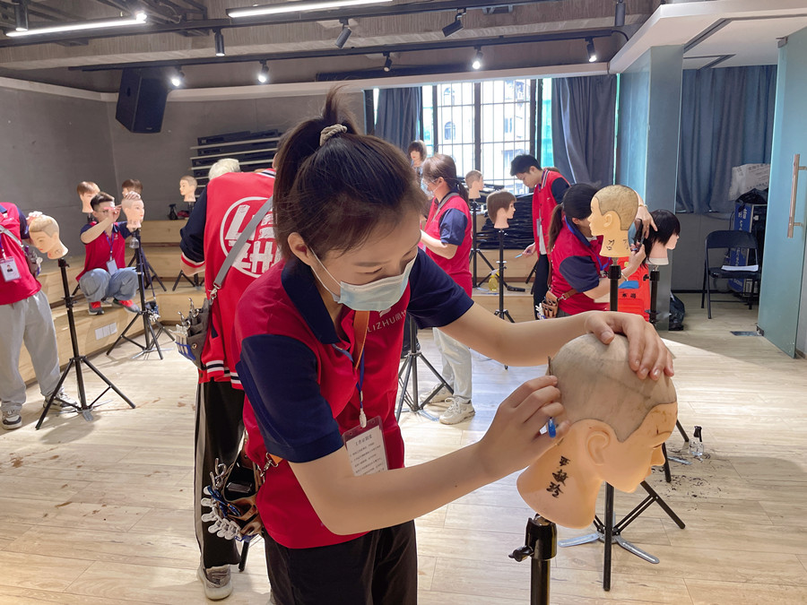 美發(fā)剃刀的使用技巧，廣西美發(fā)理發(fā)職業(yè)學校告訴你
